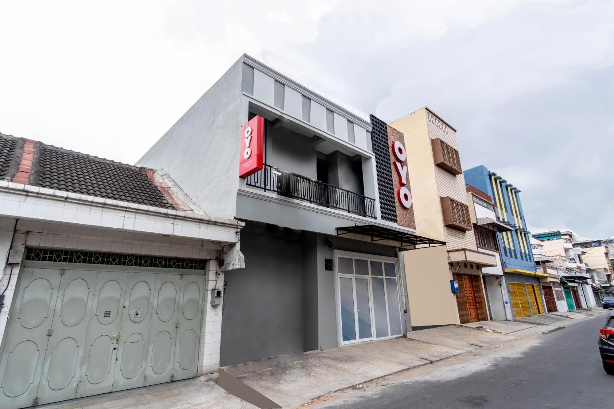 Super Oyo 2345 Homestay Jaya Medan Eksteriør billede